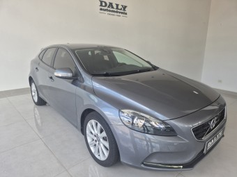 VOLVO V40 T3 KINETIC